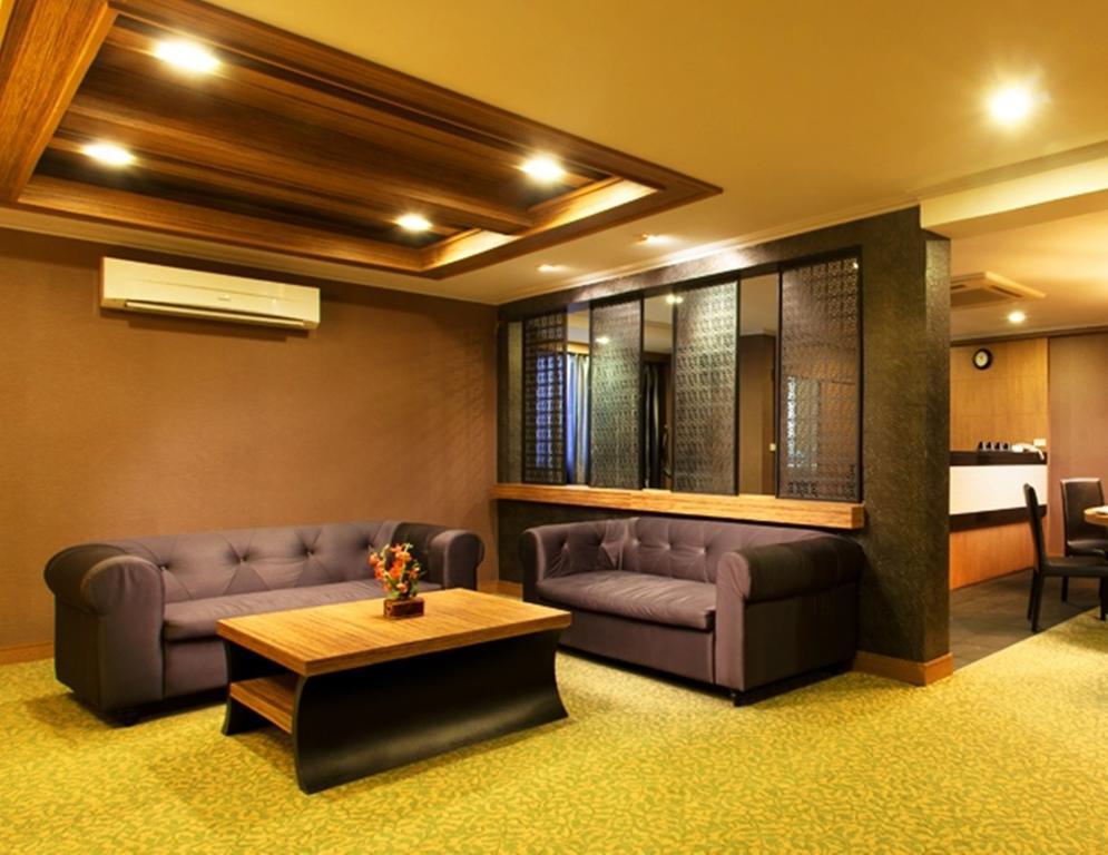 Q Hotel Bangkok Exteriör bild