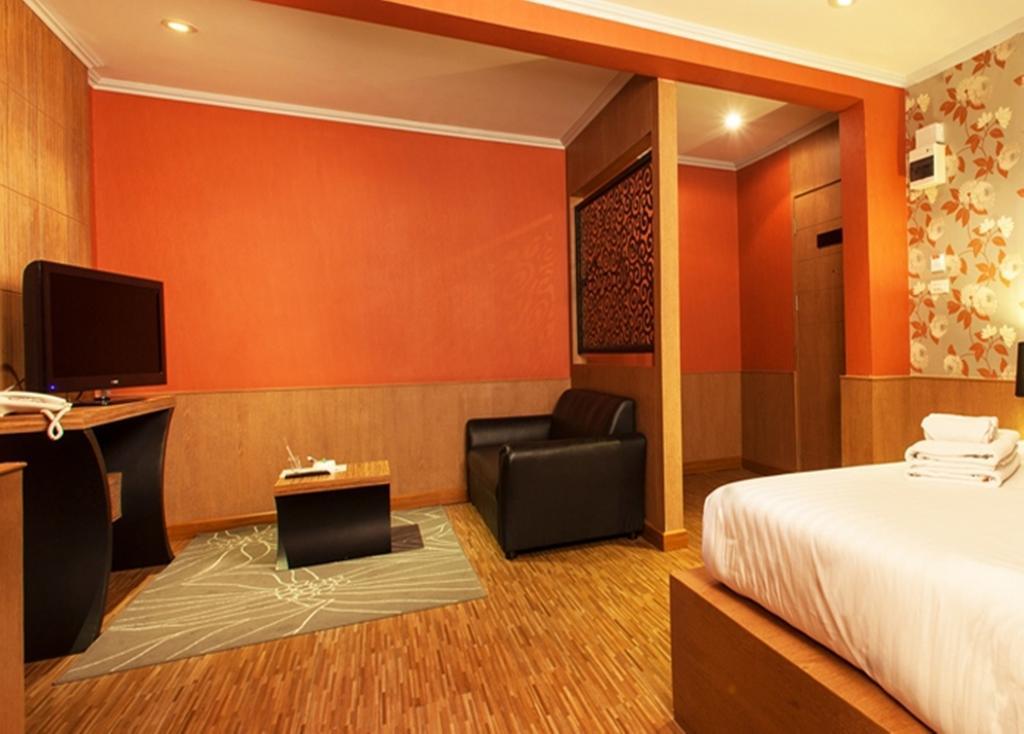Q Hotel Bangkok Exteriör bild