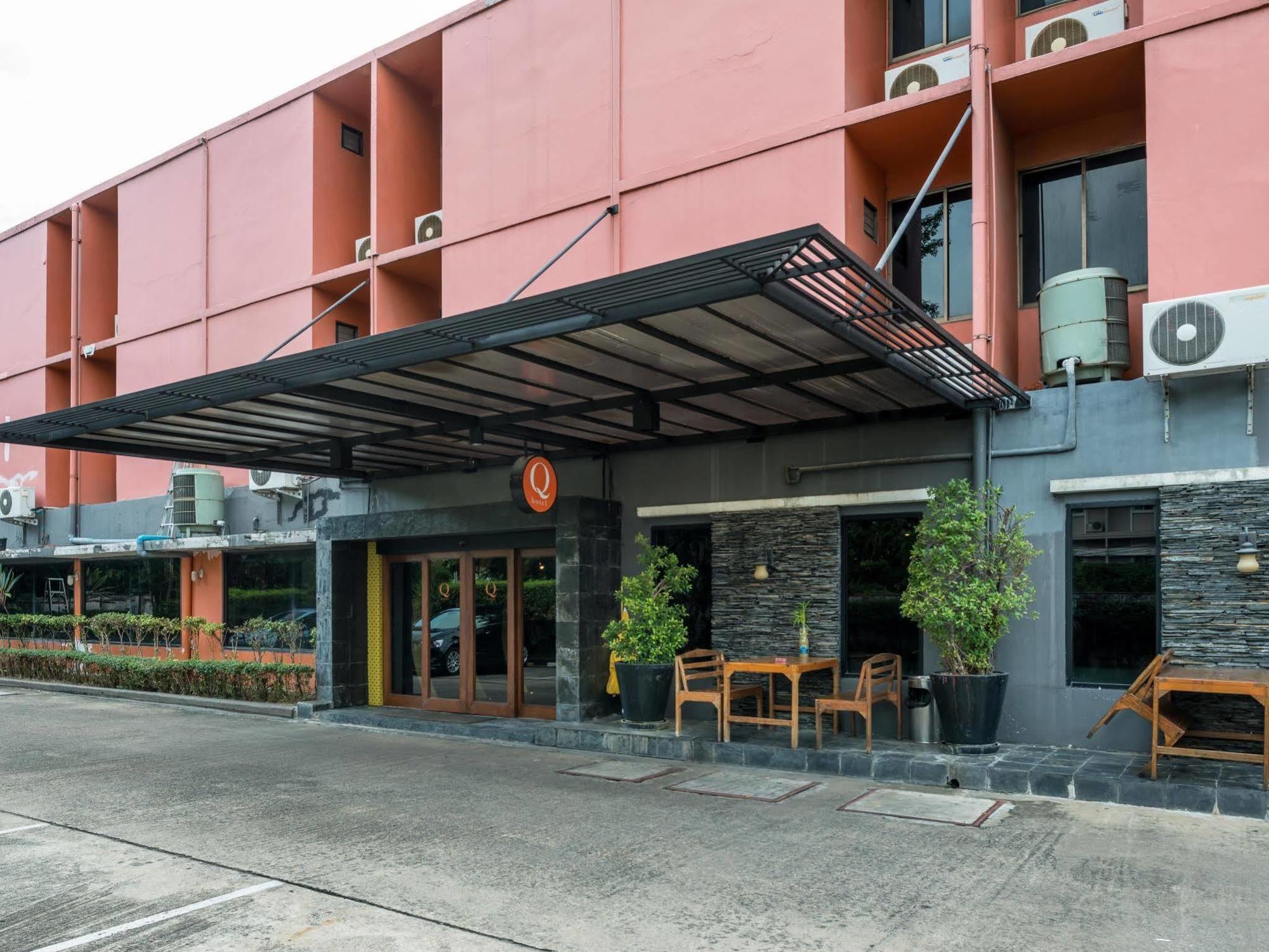 Q Hotel Bangkok Exteriör bild