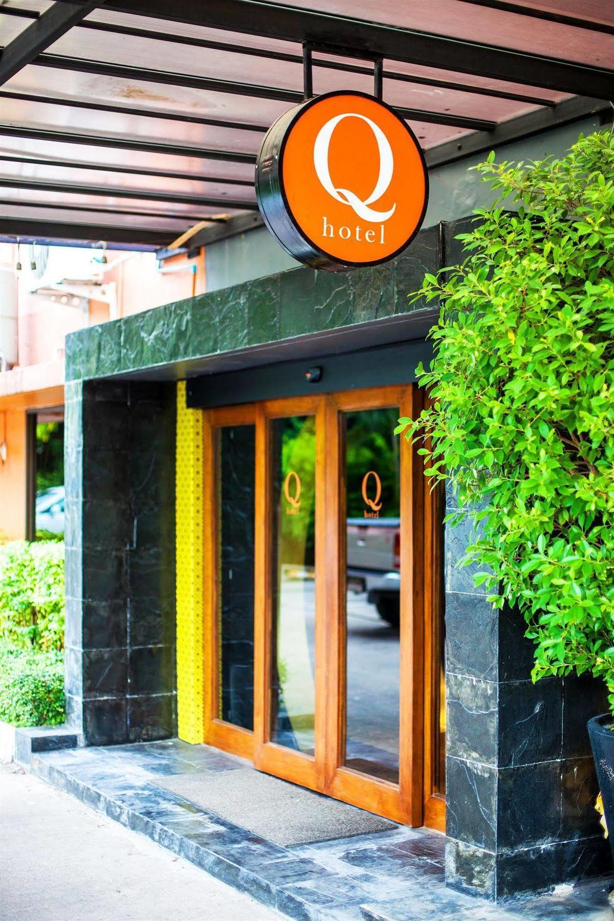 Q Hotel Bangkok Exteriör bild
