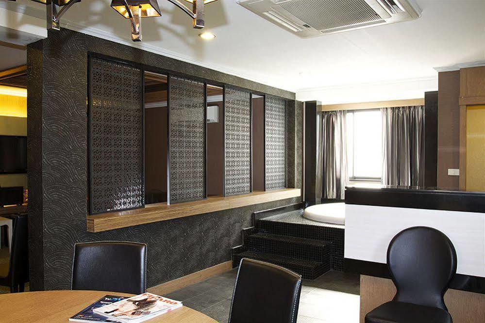 Q Hotel Bangkok Exteriör bild